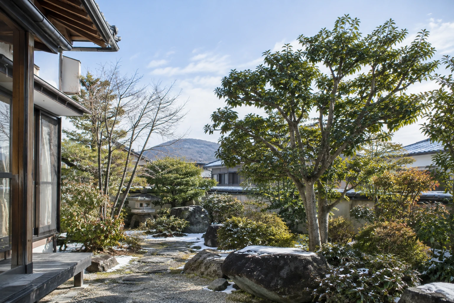 岡山市で雪が降る前に庭木の剪定を予約したい方へに関連する庭の風景