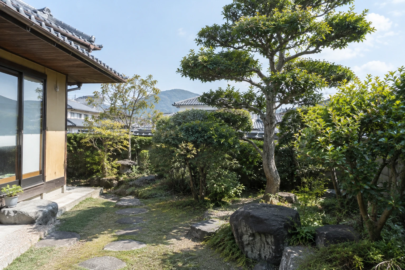 倉敷市で庭の管理が負担になったらに関連する庭の風景