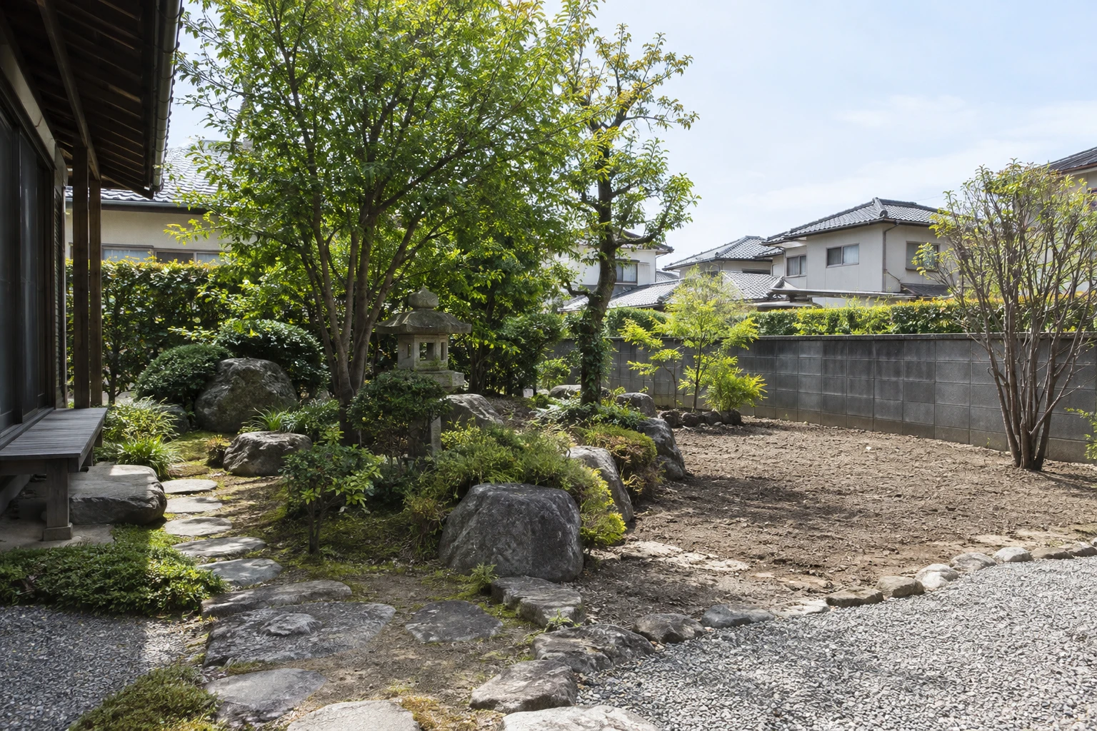 岡山市の庭じまいはいくらに関連する庭の風景