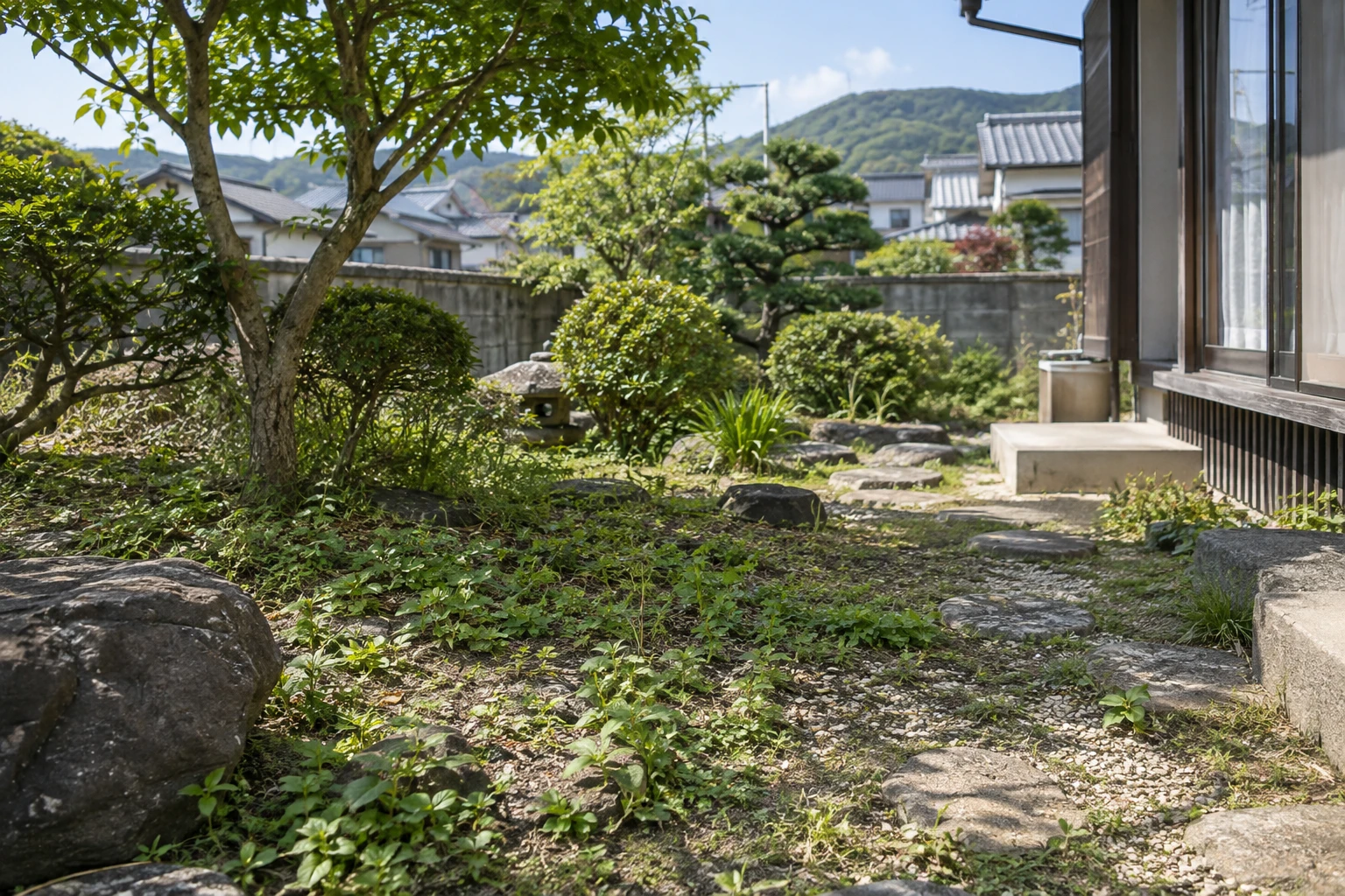 岡山市で高齢者の草むしりを代行へ頼むにはに関連する庭の風景