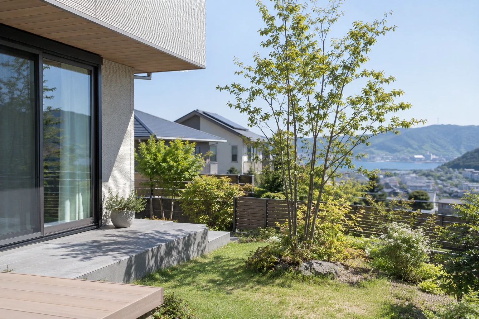 入居前にシンボルツリーを植えるならいつ相談すべきに関連する庭の風景