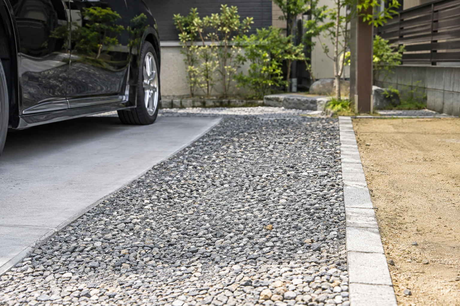 車の使い方に合わせて、整地・砕石・舗装を選ぶに関連する庭の細部