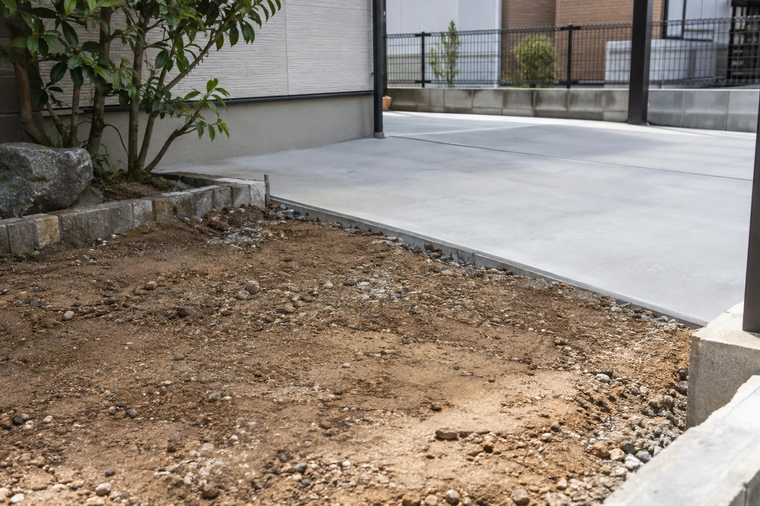 整地だけか、駐車できる仕上がりまで頼むかに関連する庭の細部
