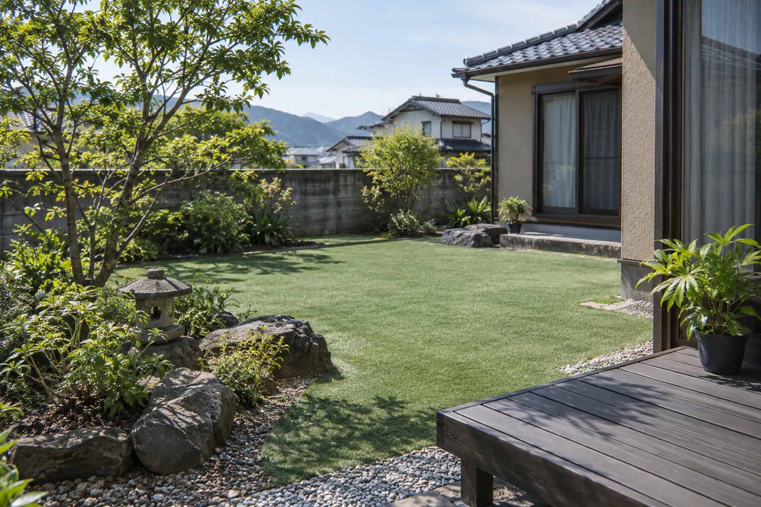 出雲市で人工芝を自分で敷くか業者に頼むかに関連する庭の風景