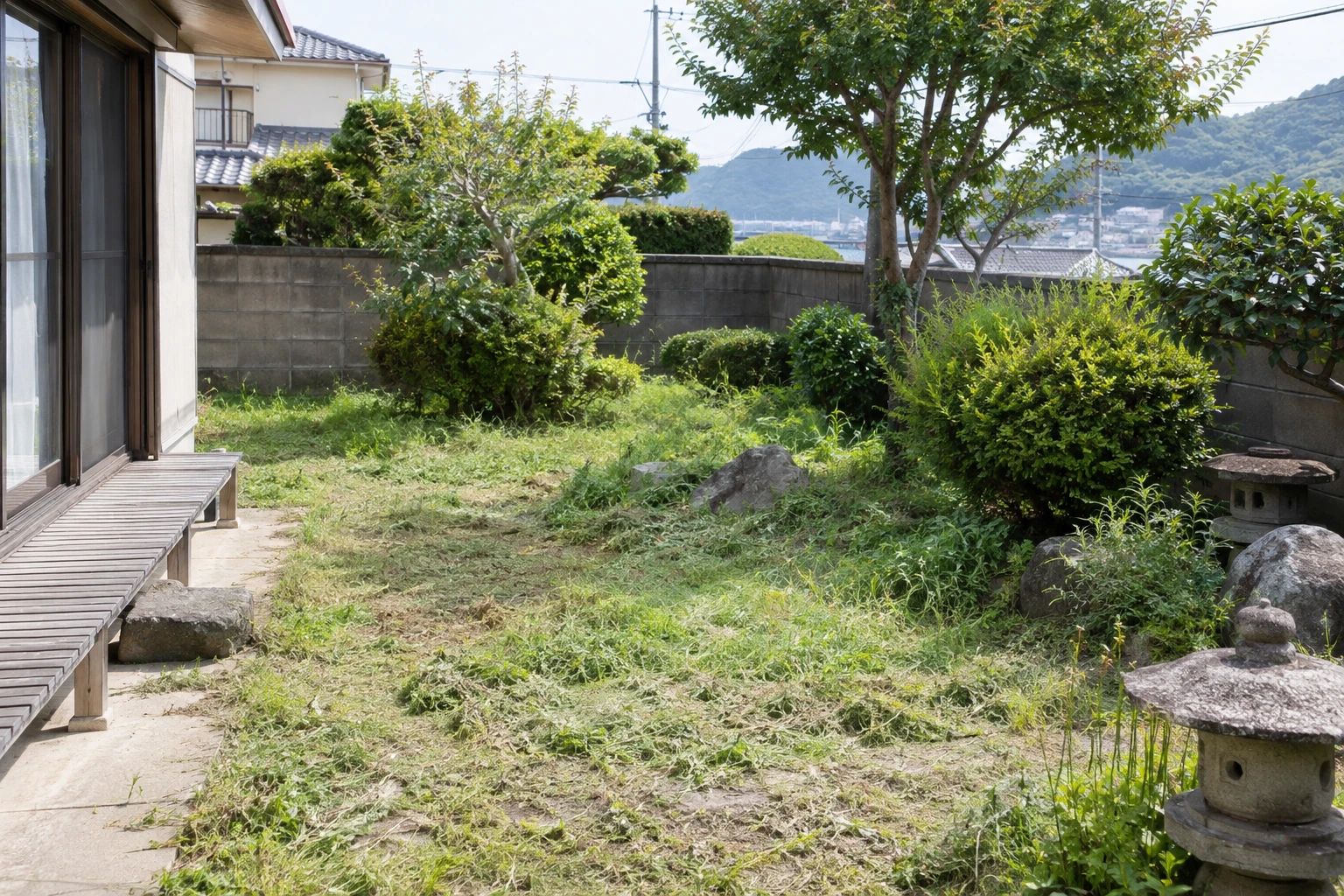 下関市で草刈りを頼むときの見分け方。ぼったくりや追加料金を防ぐ見積もりの比較ポイントに関連する庭の風景
