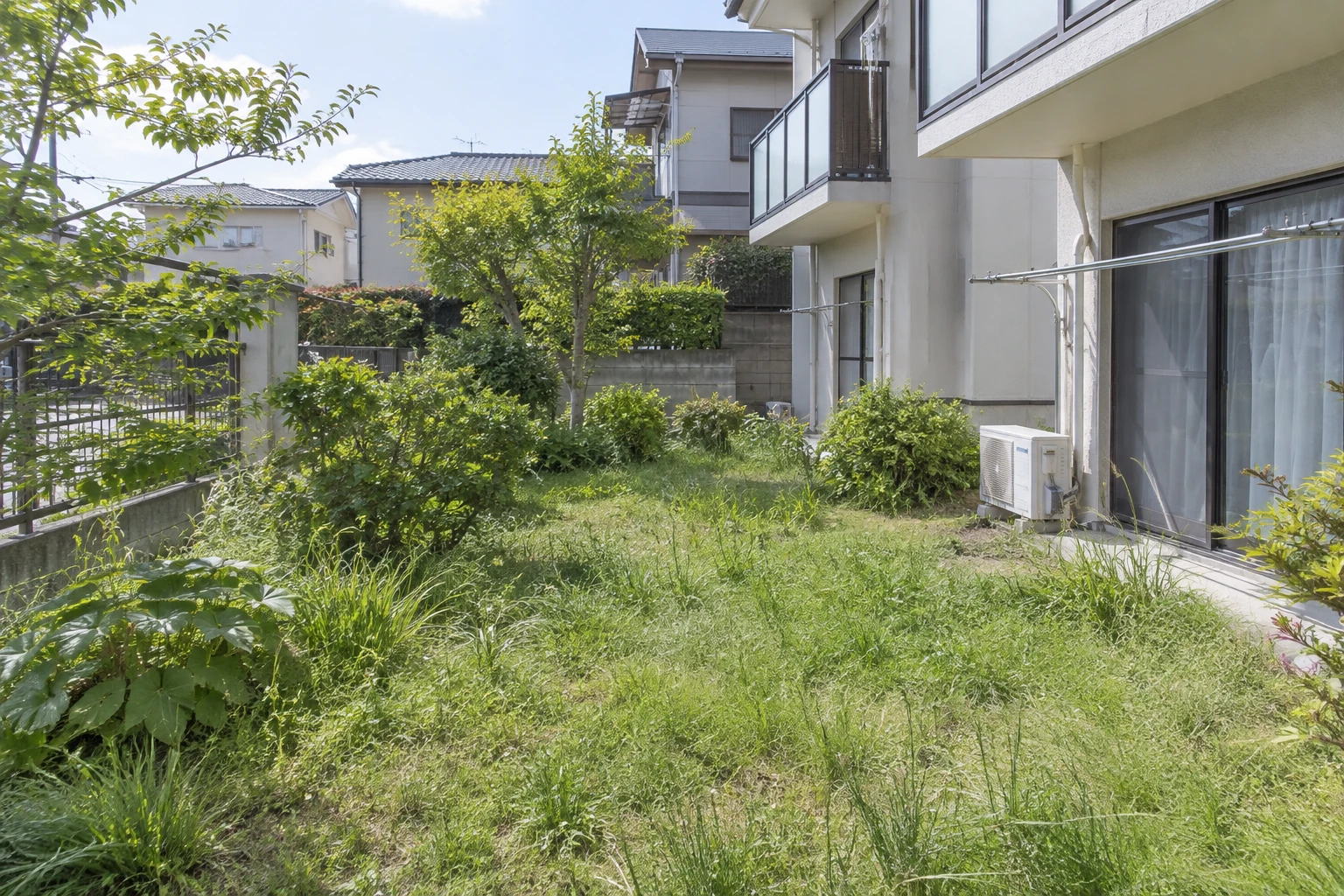 三原市のアパートで草刈り業者を探すならに関連する庭の風景