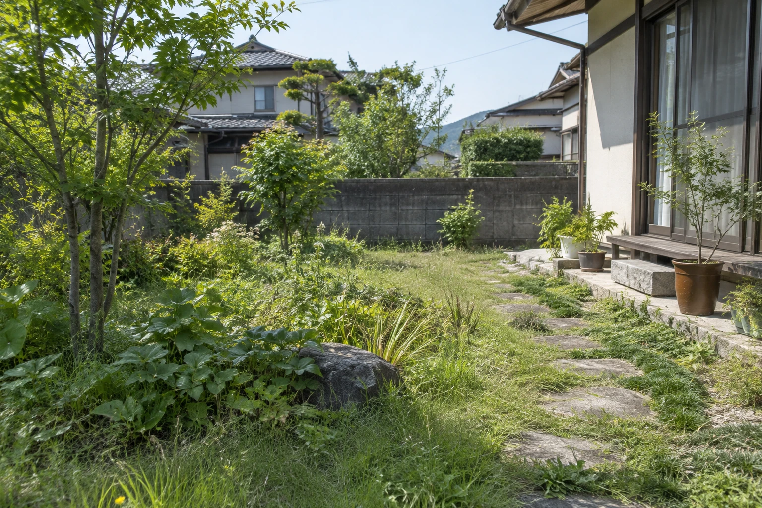 三原市のコインパーキングで草刈りを業者に頼む際の判断基準と見積もり確認のポイントに関連する庭の風景
