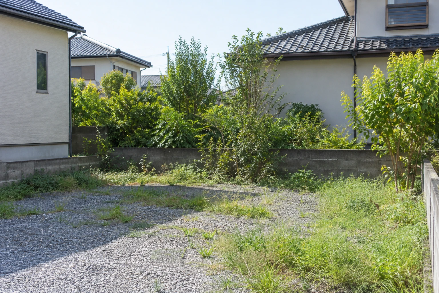 岡山市のコインパーキング除草委託ガイドに関連する庭の風景