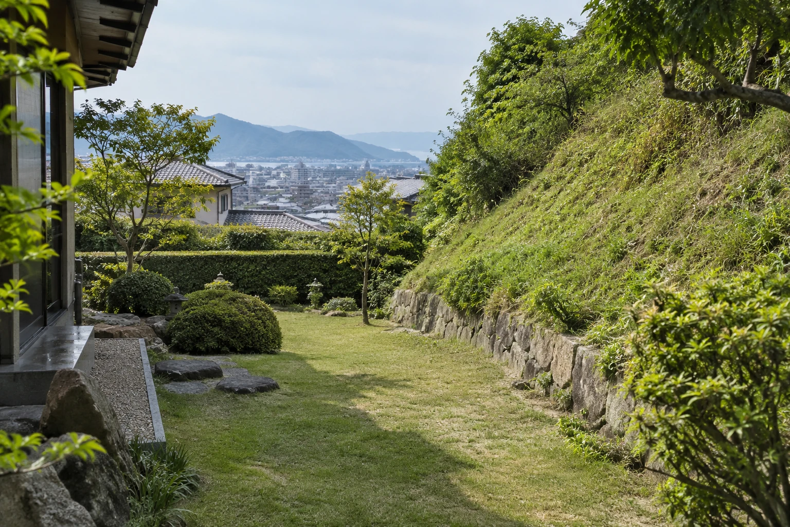 広島市のゴルフ場で法面草刈りを業者に頼むにはに関連する庭の風景