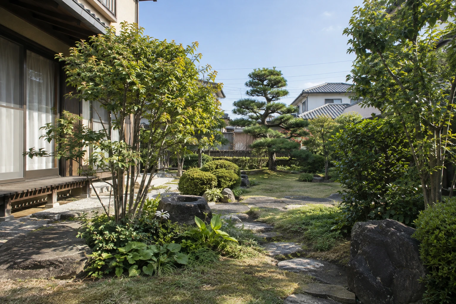 岡山市のショッピングモールで剪定業者を選ぶにはに関連する庭の風景
