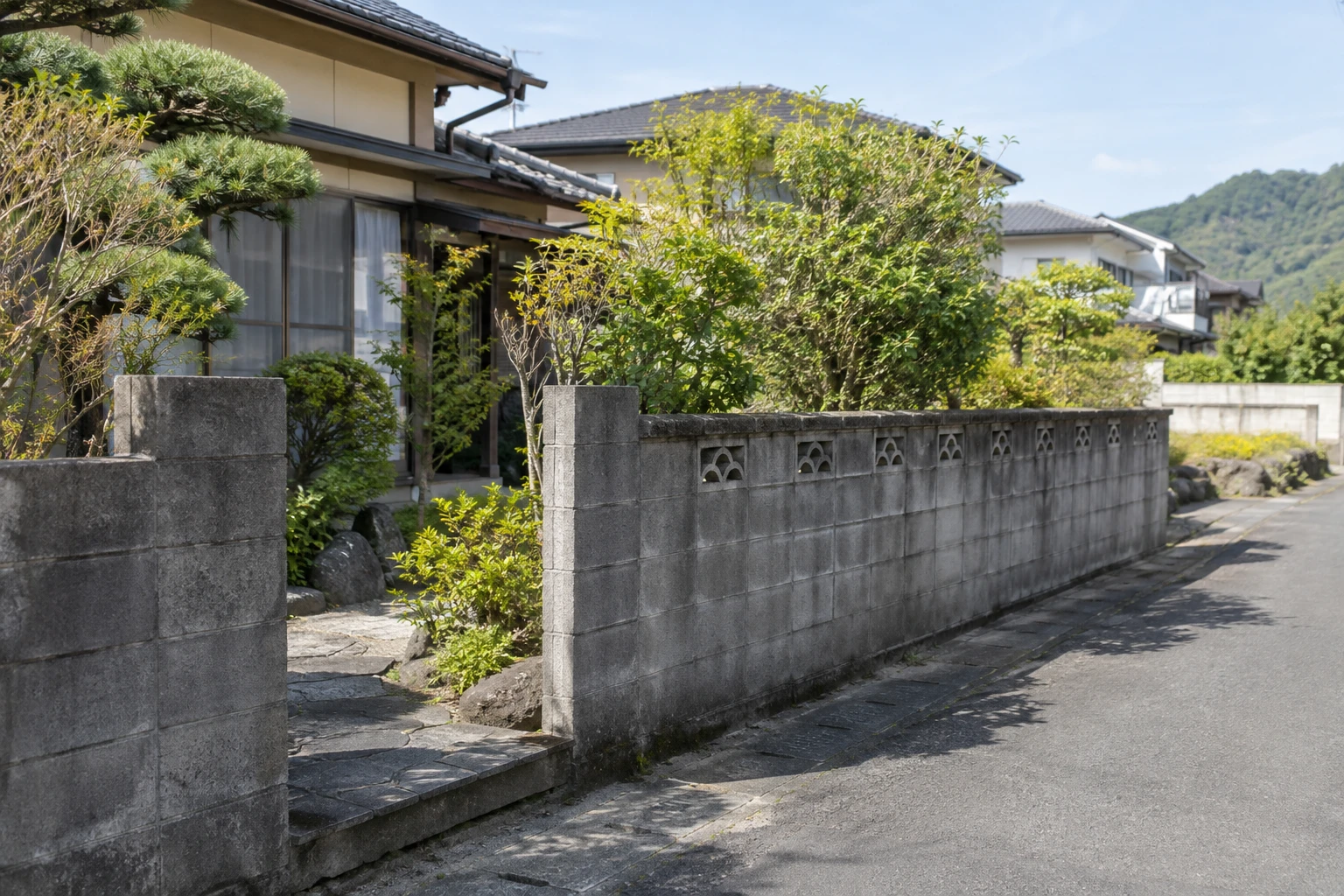 井原市で危険なブロック塀の補助制度は使えるに関連する庭の風景