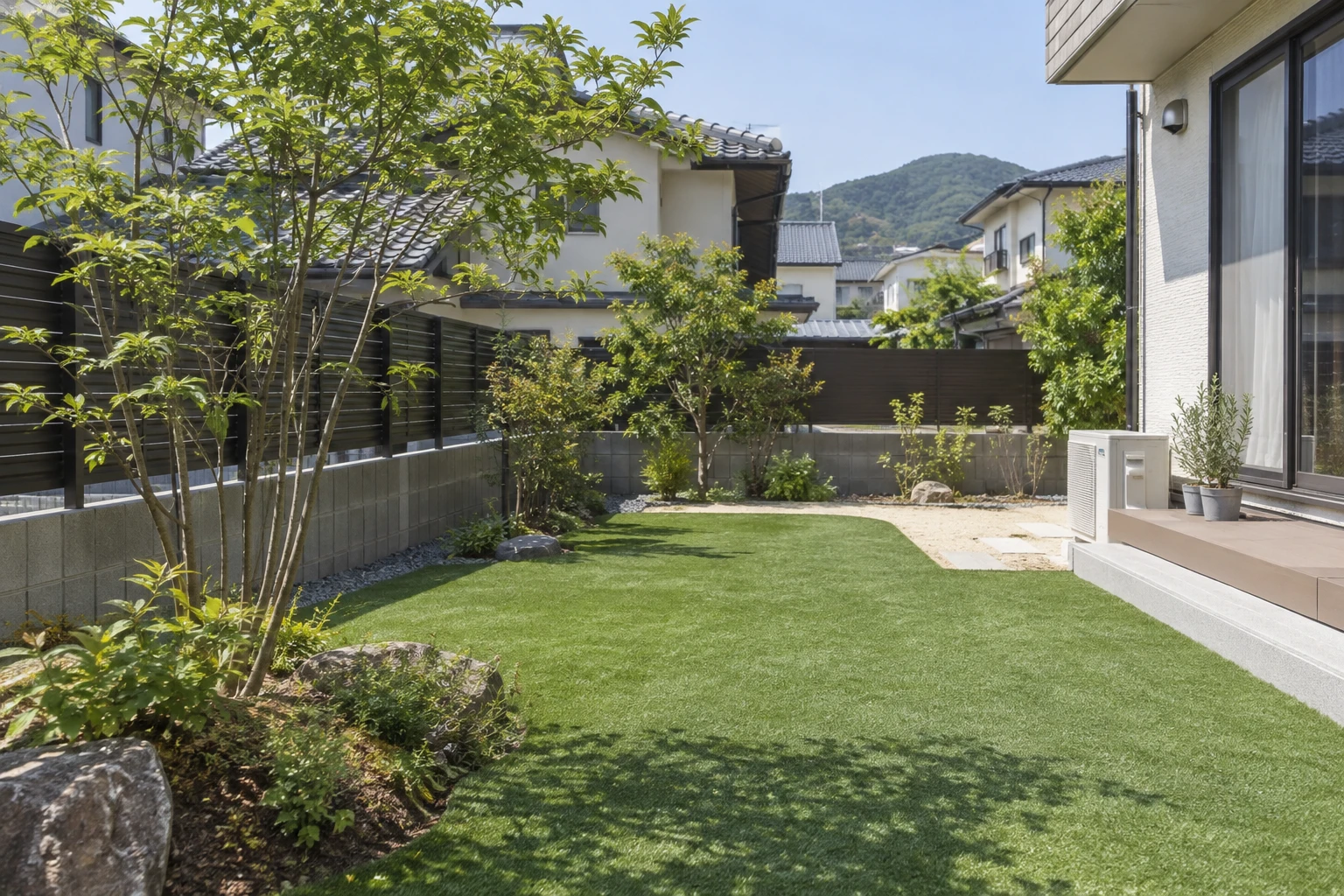 岡山で人工芝の業者を選ぶにはに関連する庭の風景