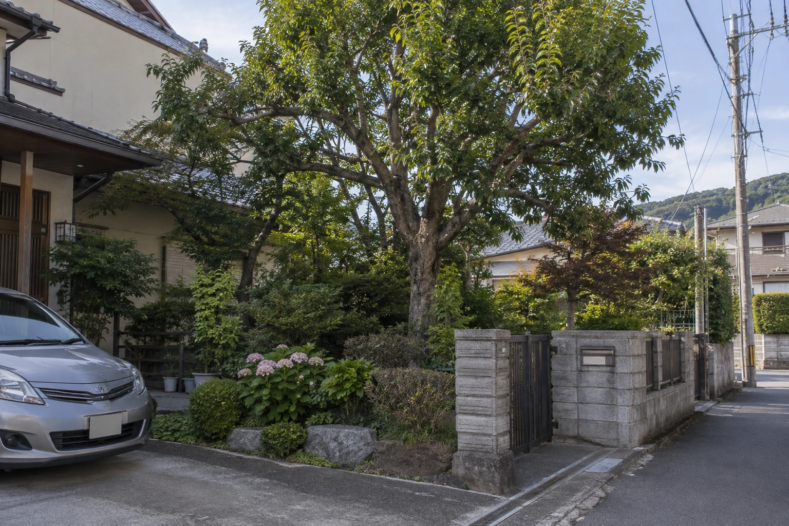 高さだけでなく、車両の進入と搬出経路も判断材料