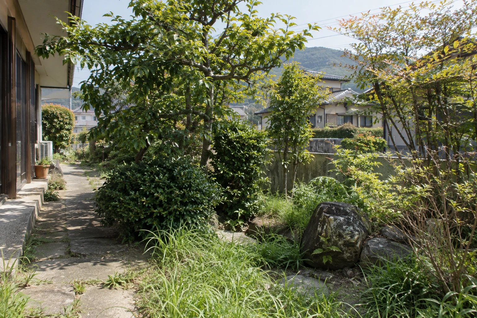剪定・草刈りなど、困っている場所から依頼範囲を決める