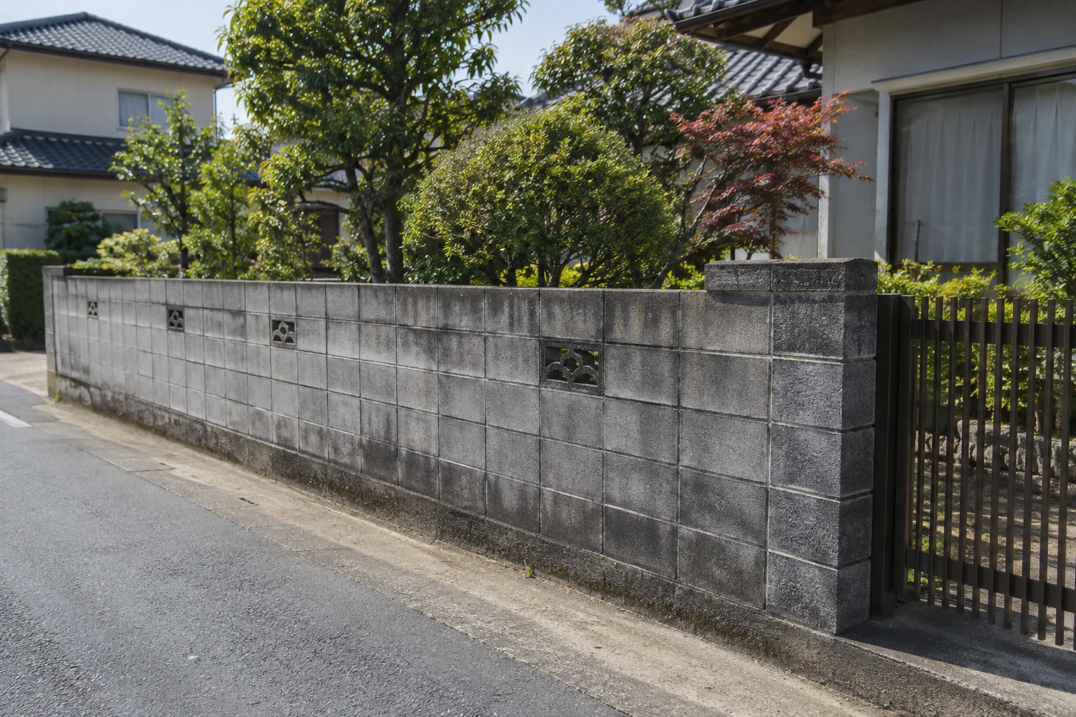 対象確認には住所・所有者・塀の位置を伝える